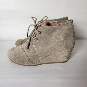 Toms Desert Suede Ankle Wedge Booties Women’s Size 7.5